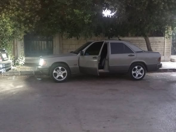 مرسيدس 190 1992 - صورة 2