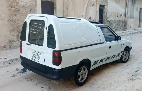 سكودا بيك أب 1996 - صورة 1