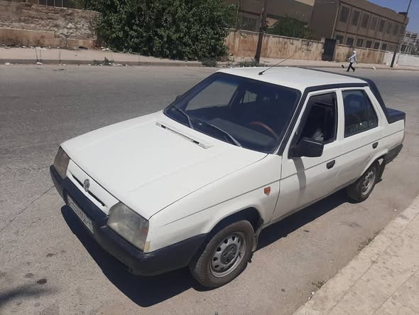 سكودا فورمان 1994 - صورة 1