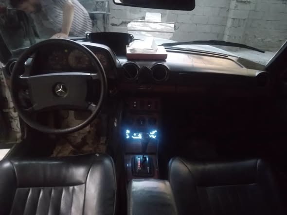 مرسيدس ٢٣٠ 1979 - صورة 4