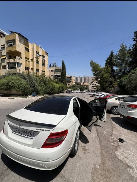 مرسيدس C180 2010 - صورة 1