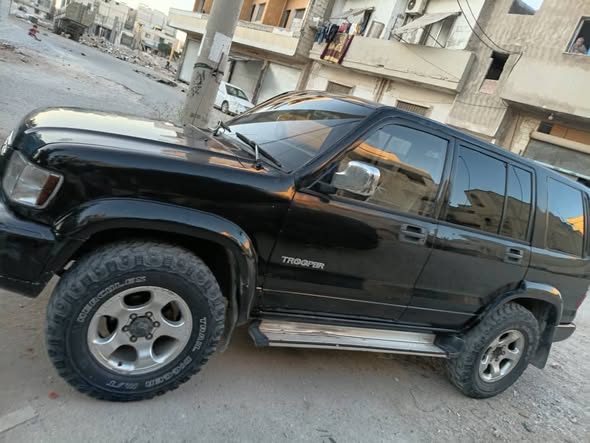 اسوزو تروبر 2001 - صورة 1