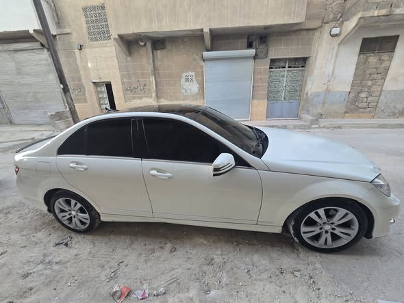 مرسيدس C220 2011 - صورة 4