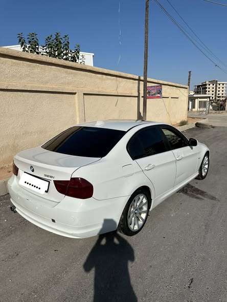 بي ام دبليو 3 Series 2011 - صورة 2