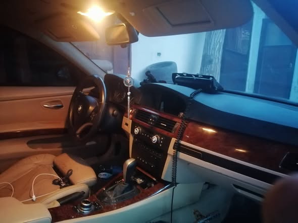بي ام دبليو 320i 2010 - صورة 2