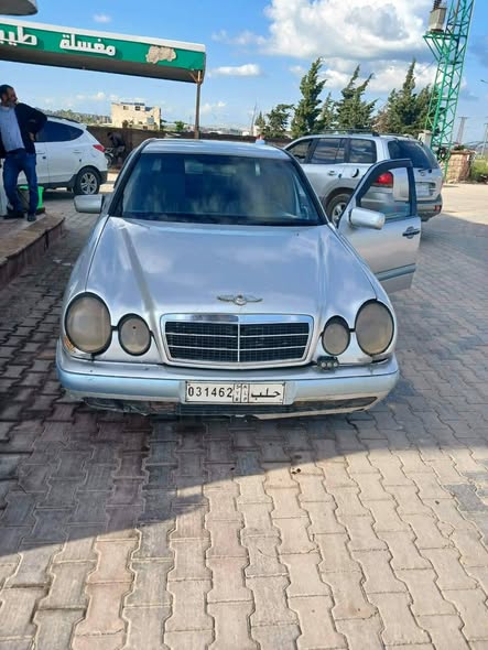 مرسيدس E-Class 2001 - صورة 1