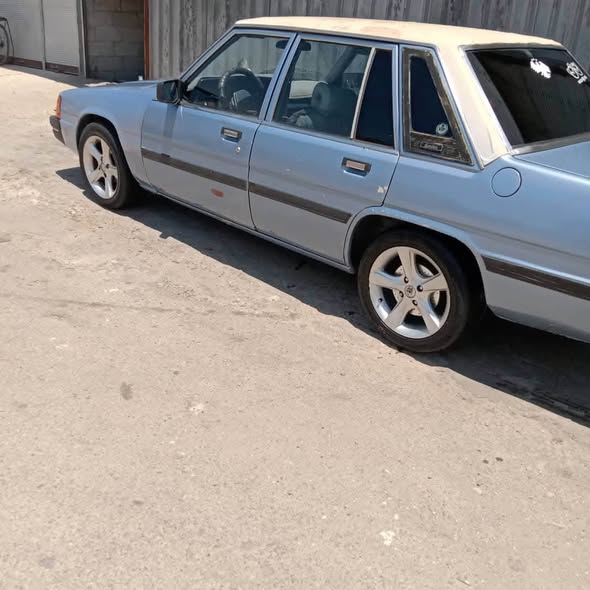 مازدا 929 1983 - صورة 2