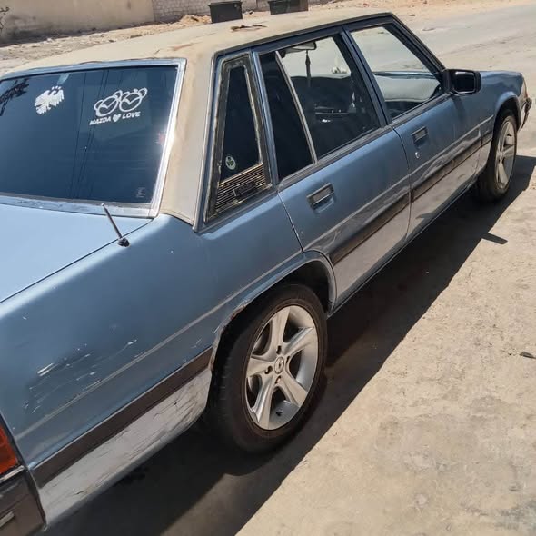مازدا 929 1983 - صورة 4