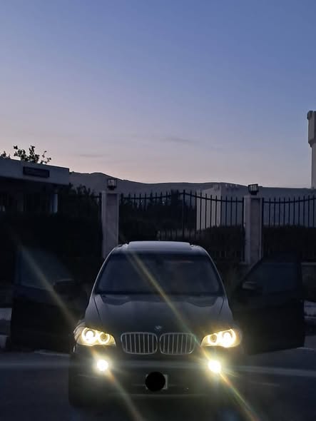 بي إم دبليو اكس 5 2012 - صورة 2