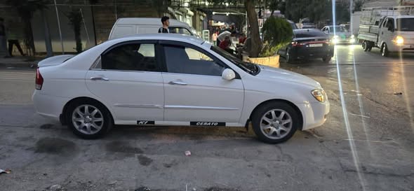 كيا سيراتو 2008 - صورة 2