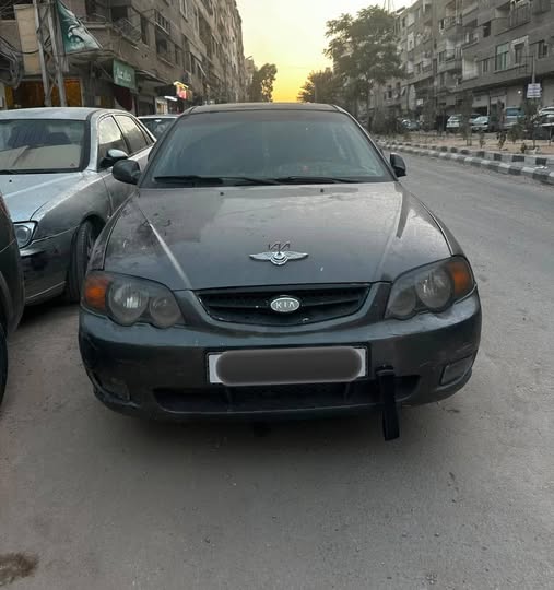 كيا شوما 2003