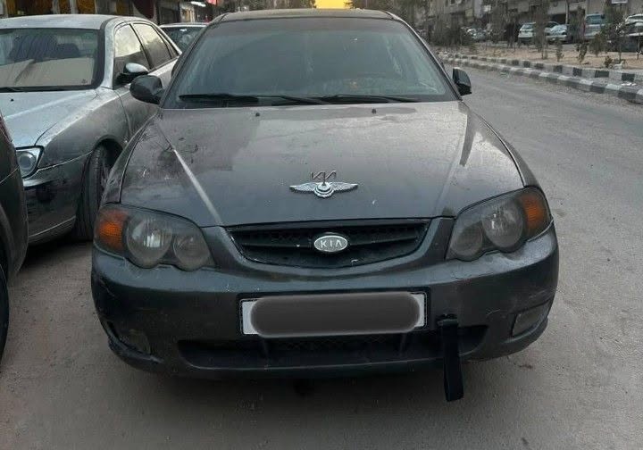 كيا شوما 2003