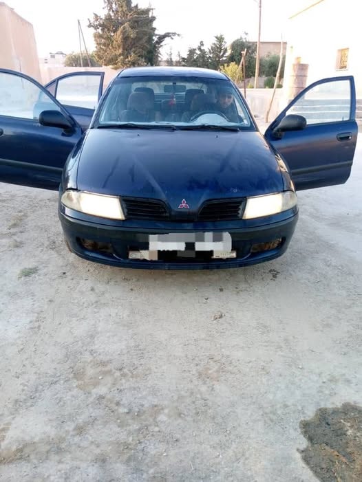 ميتسوبيشي كاريزما 2000