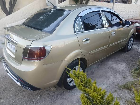 كيا ريو 2011 - صورة 2
