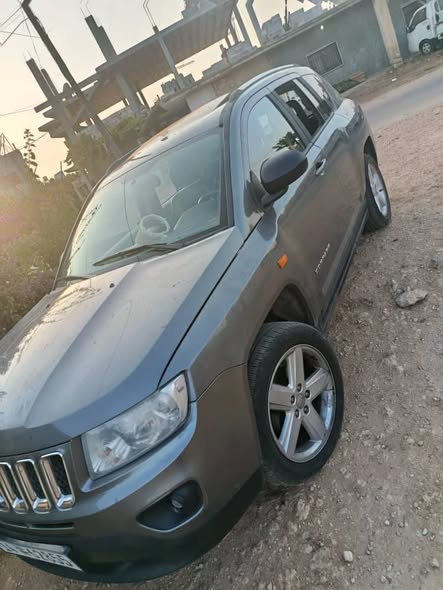 جيب كومباس 2011 - صورة 1