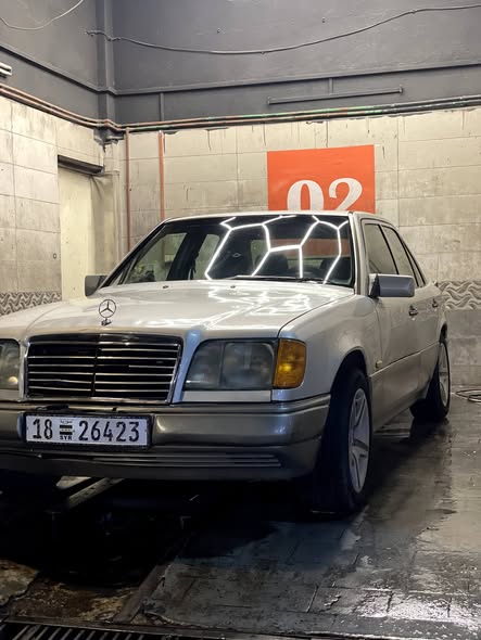 مرسيدس E220 1993 - صورة 1