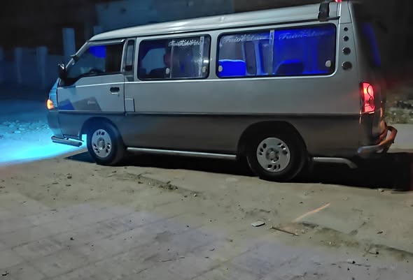 هونداي H-1 2001 - صورة 2