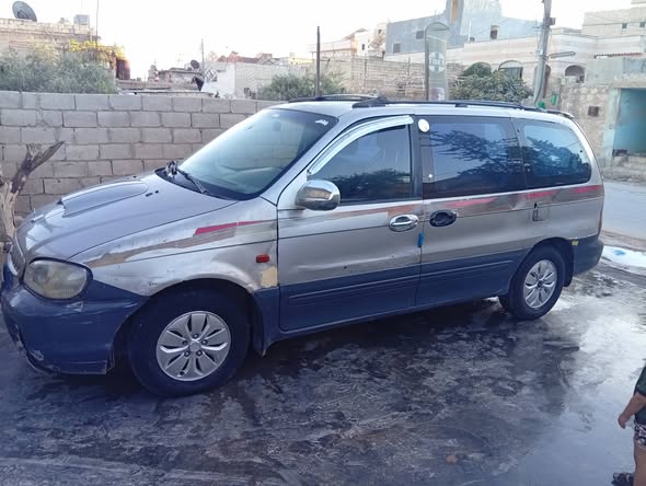 كيا كرنفال 2001 - صورة 1