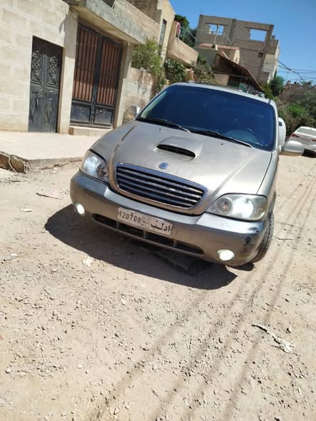 كيا كرنفال 2001 - صورة 1