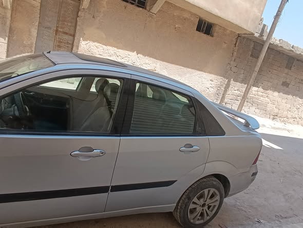 فورد فوكس 2004 - صورة 5