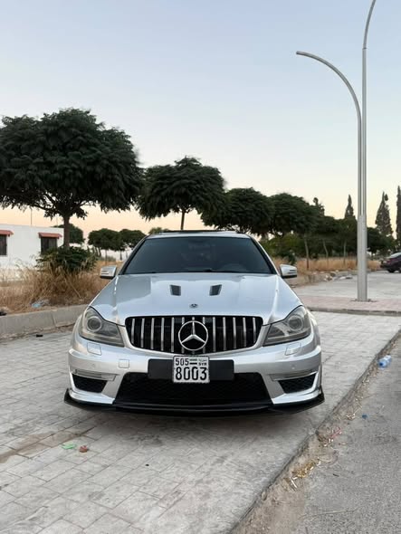 مرسيدس C300 2011 - صورة 1