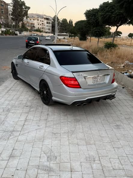 مرسيدس C300 2011 - صورة 4