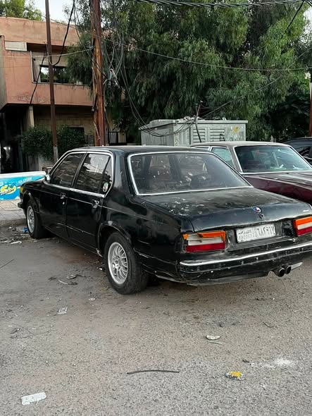 بي إم دبليو 732i 1981 - صورة 3