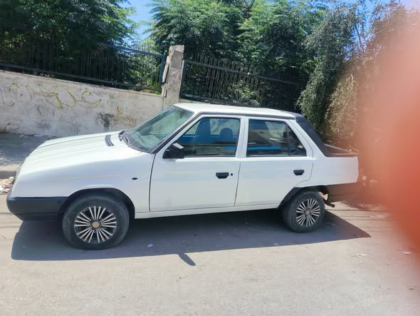 سكودا بيك أب 1994 - صورة 1