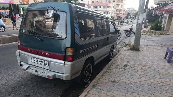 ميتسوبيشي ديليكا 1994 - صورة 1