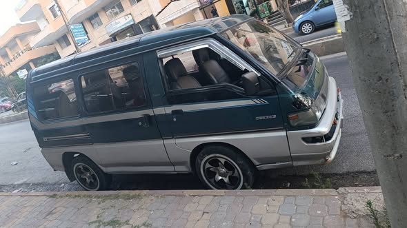 ميتسوبيشي ديليكا 1994 - صورة 2
