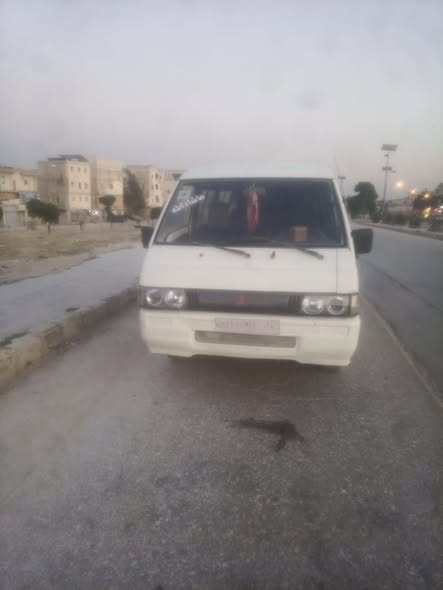 مستبيشي L300 1994 - صورة 2