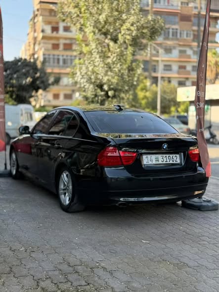 بي إم دبليو ٣٢٠ 2011 - صورة 2