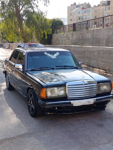 مرسيدس 230 1982 - صورة 2