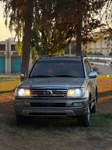 تويوتا لاندكروزر 2004 - صورة 3
