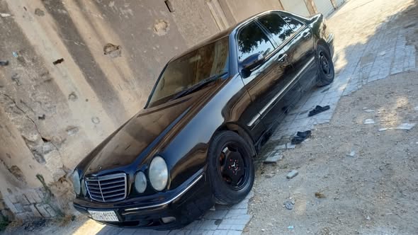 مرسيدس E200 2001 - صورة 2