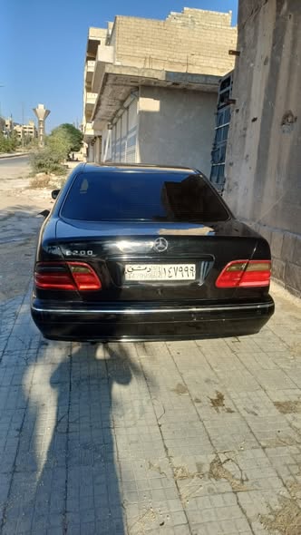 مرسيدس E200 2001 - صورة 3