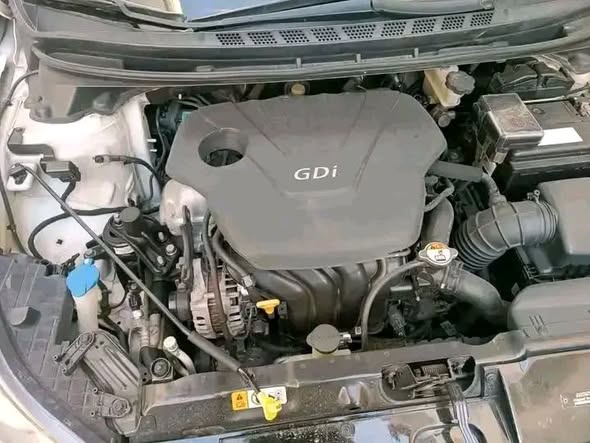 هيونداي افانتي 2012 - صورة 1