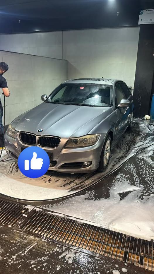 بي ام دبليو 320i 2010
