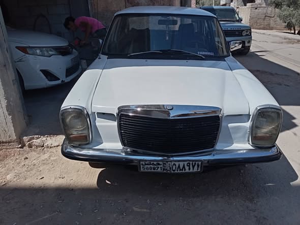 مرسيدس 200 1976 - صورة 1