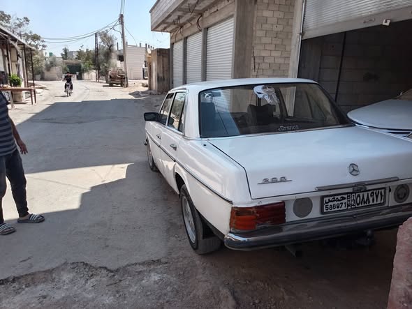 مرسيدس 200 1976 - صورة 2