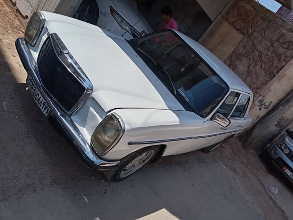 مرسيدس 200 1976 - صورة 3