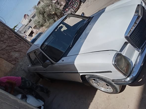 مرسيدس 200 1976 - صورة 4