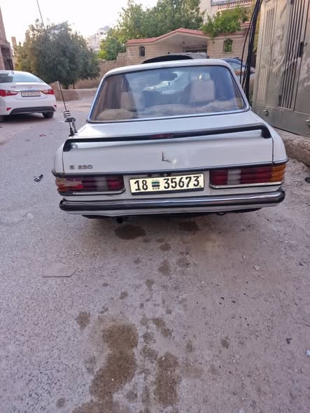 مرسيدس 200 1982 - صورة 5