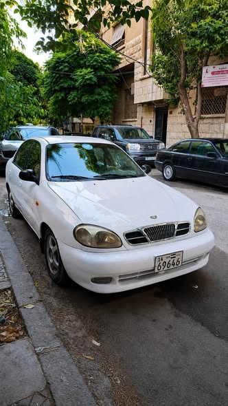 دايو لانوس 2002 - صورة 1