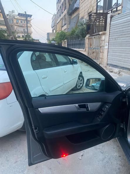 مرسيدس C200 2013 - صورة 2