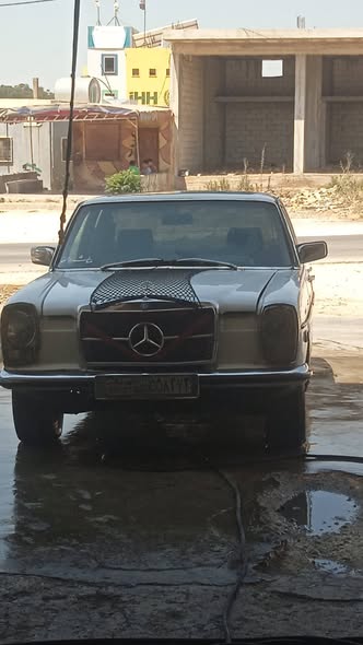 مرسيدس 230 1979 - صورة 1