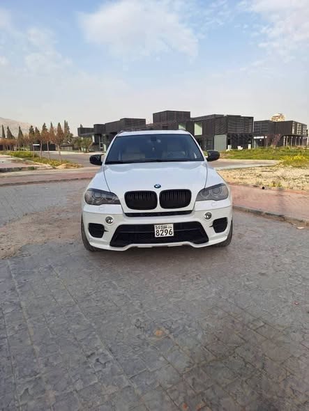 بي ام دبليو اكس فايف 2011 - صورة 2