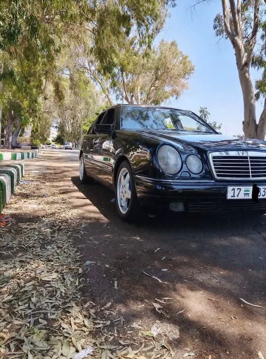 مرسيدس E200 1996