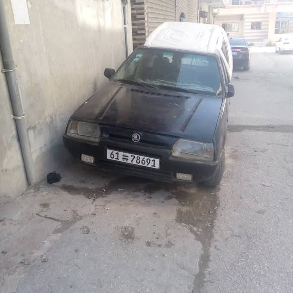 سكودا بيك أب 1994 - صورة 1