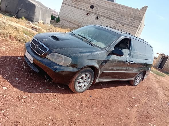 كيا كرنفال 2005 - صورة 2
